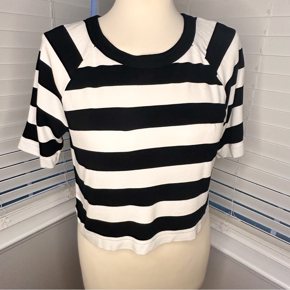 Banana Republic Black and White Striped Crop Top EUC